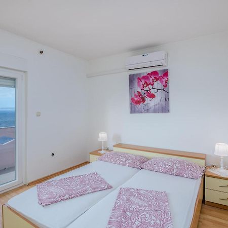 Awesome Apartment In Stara Baska 1 With Kitchen Dış mekan fotoğraf