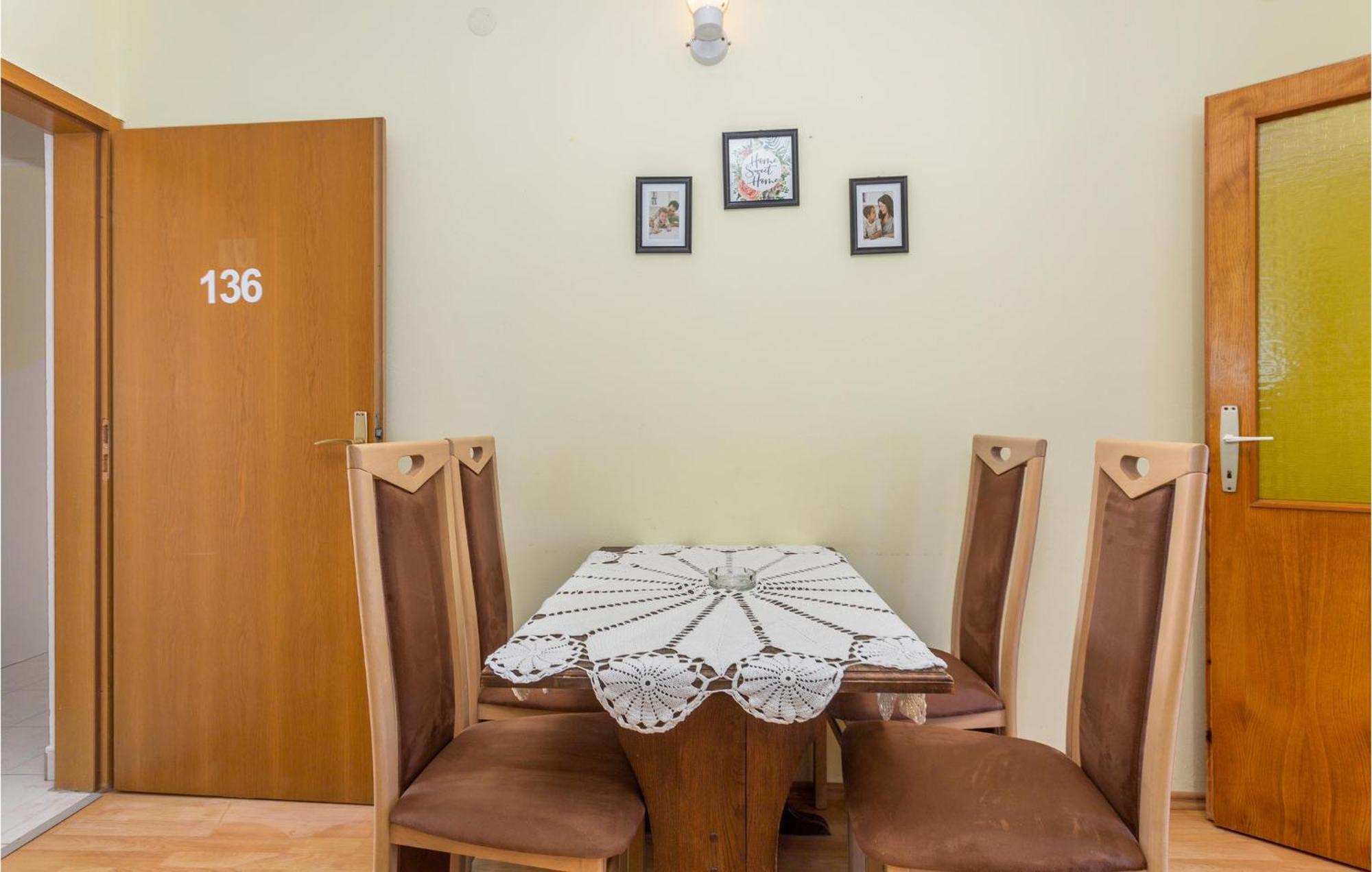 Awesome Apartment In Stara Baska 1 With Kitchen Dış mekan fotoğraf